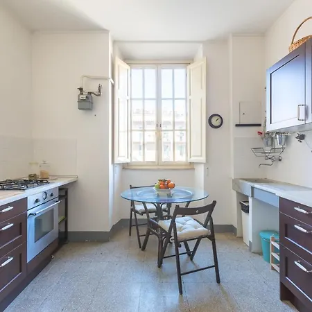 Piazza Mazzini Apartment *
